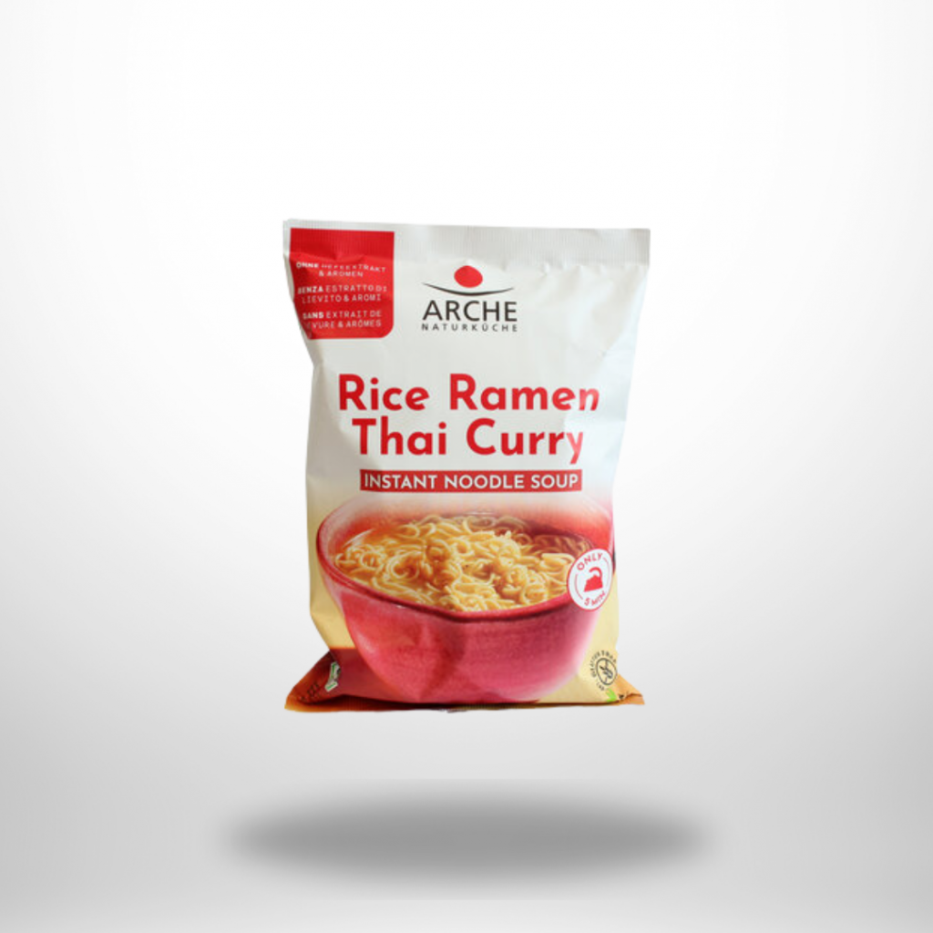 Becher mit „ARCHE Rice Ramen Thai Curry“-Label und Abbildung cremiger Reisnudelsuppe mit Thai-Gewürzen.